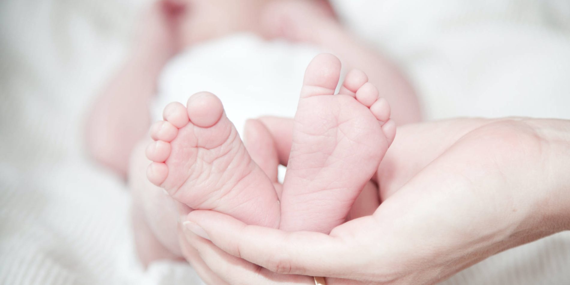 Newborn baby feet | Hypnobirthing Classes Tampa, FL | Childbirth Classes